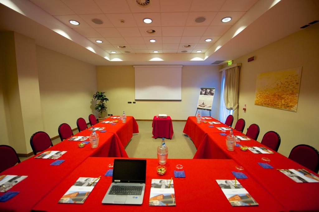Mercure Genova San Biagio Exteriör bild